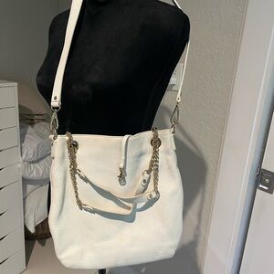 MICHAEL Michael Kors White Leather Shoulder Bag with Gold Chain Detail